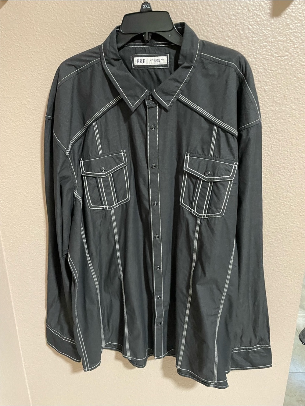 BKE Men's Black Long-Sleeve Shirt with Contrast Stitching